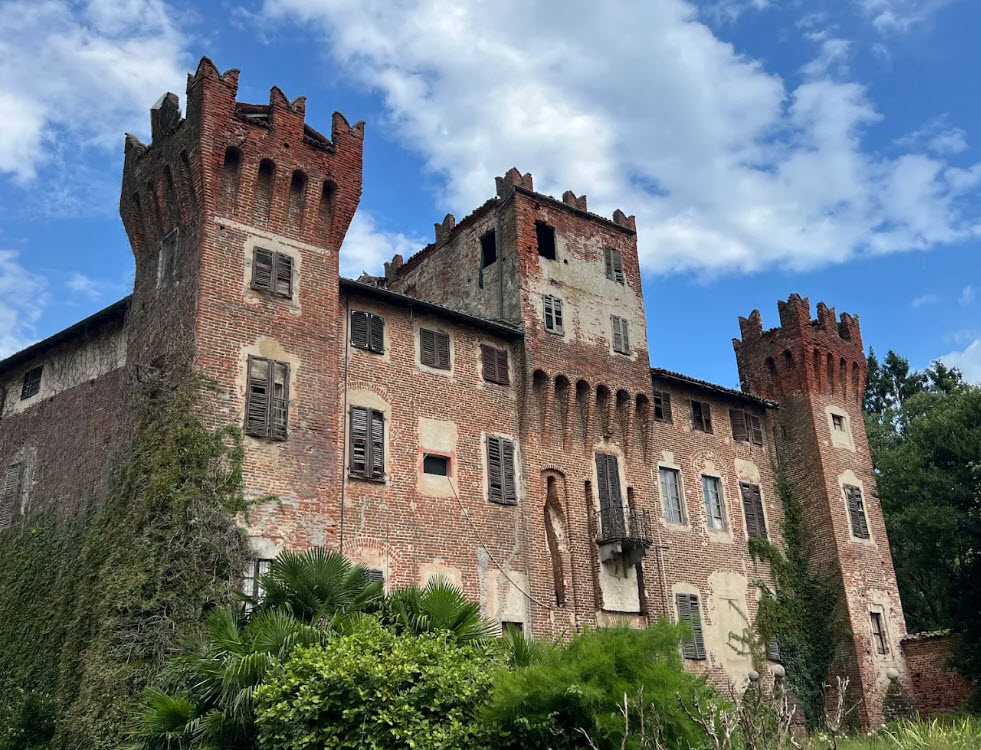 Castello di Nibbiola, Italy